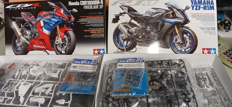 TAMIYA 1/12 LOT NEUF DE 2 MODELES HONDA ET YAMAHA +DETAILS/UP/SERIES - Photo 1/4