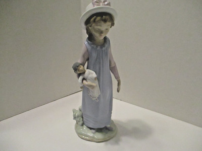 LLADRO - BELINDA WITH DOLL - SPAIN - LLADRO #4045 - RETIRED - 11 3/4'' TALL