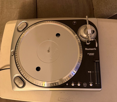 Numark TT200 Professional Direct Drive Turntable/FOR PARTS/WORKS!
