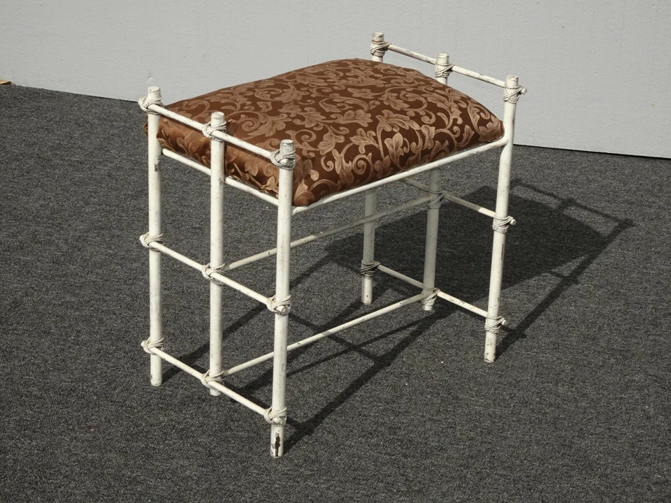 Banco de tocador de hierro blanco vintage Hollywood Regency  Foto 4 de 4