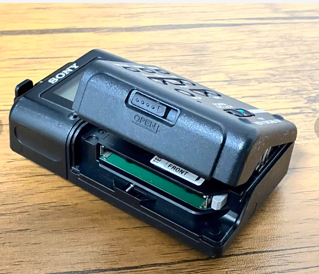 【美品】ソニー SONY HVR-MRC1 ＆ HVR-MRC1 MINT] SONY HVR-MRC1 Memory Recording Unit + HVRA-CR1 Same