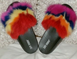 cape robbin faux fur slides