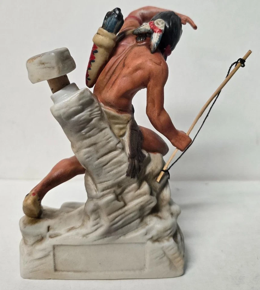 SKI COUNTRY INDIAN NATIVE AMERICAN SCOUT LOOK OUT 1978 IN BOX DECANTER (empty) - Image 2 of 4