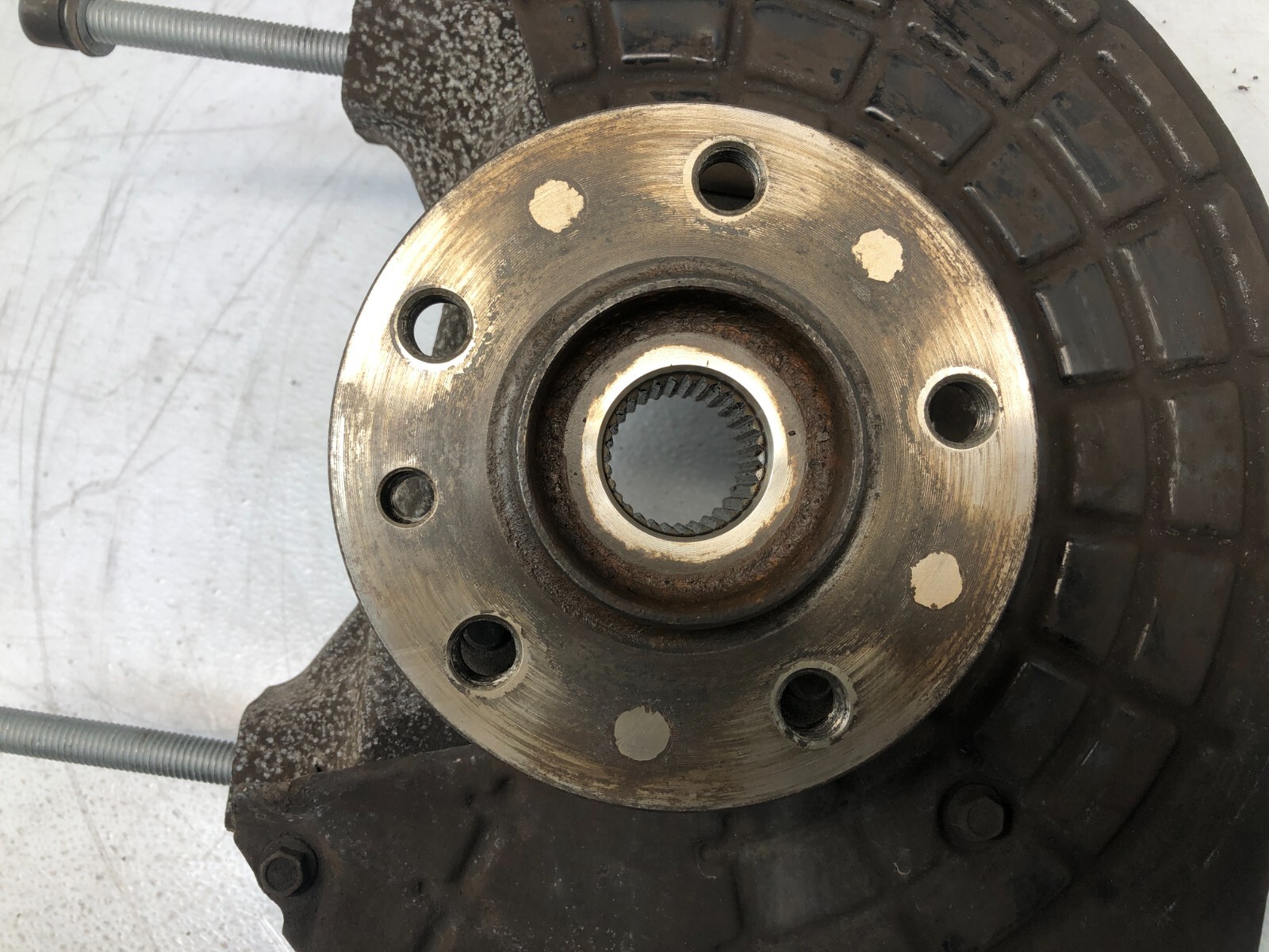 2014-2019 MASERATI GHIBLI SQ4 AWD LEFT DRIVER FRONT SPINDLE KNUCKLE HUB OEM.