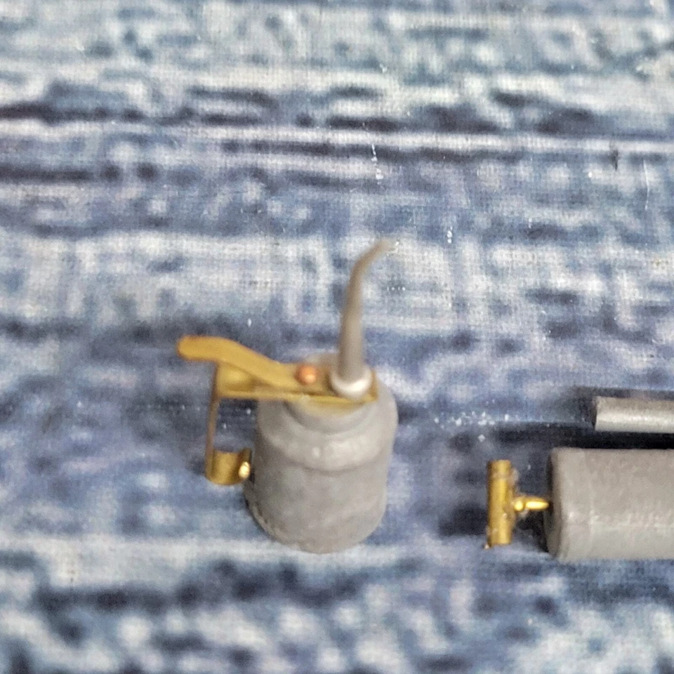 De colección 3 Piezas Raro Mini Coleccionable Plomo y Latón Latas de Aceite y Pistola de Grasa Foto 3 de 4