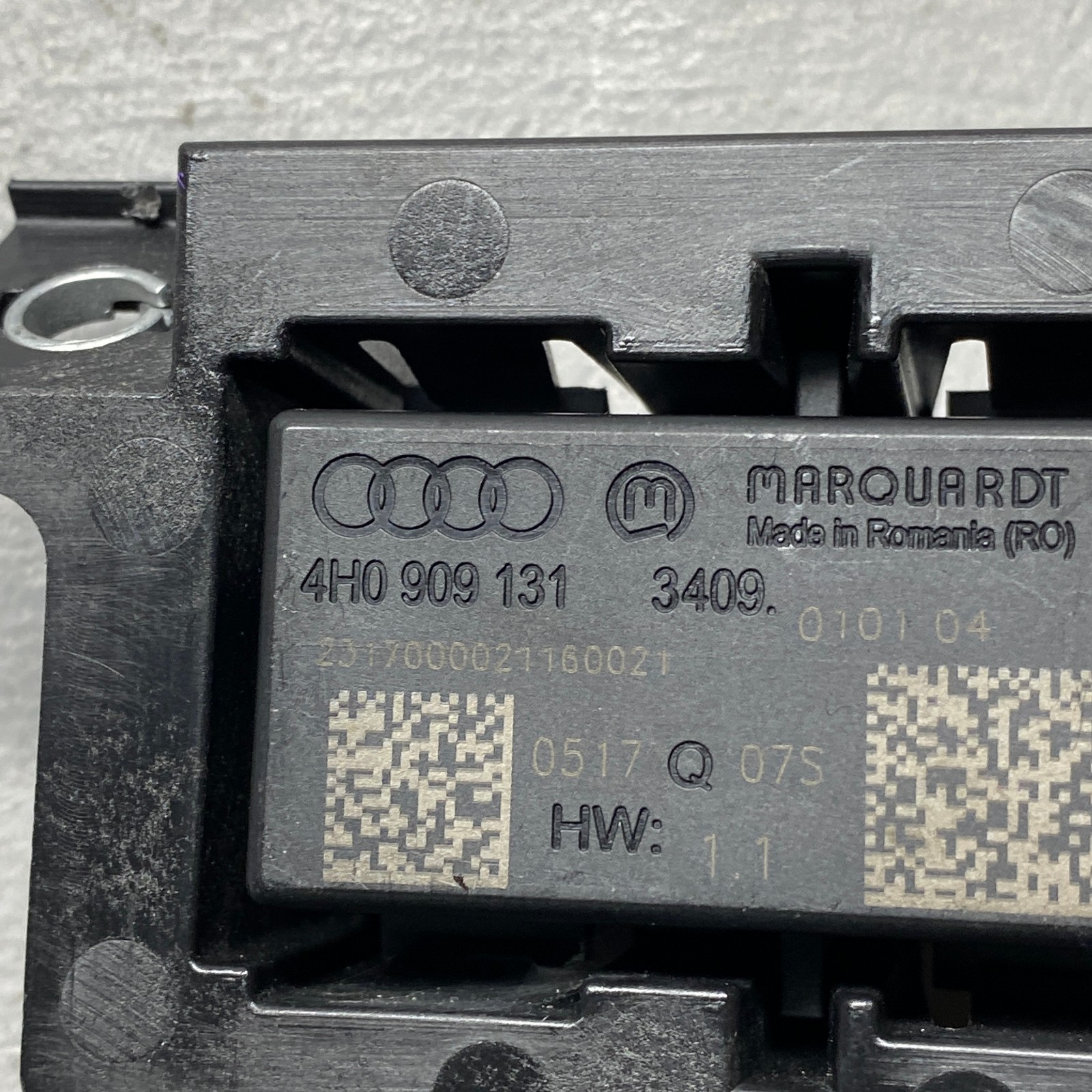 2018 Lamborghini Huracan Ignition Switch Control Lock Relay W/ Bracket 4H0909131