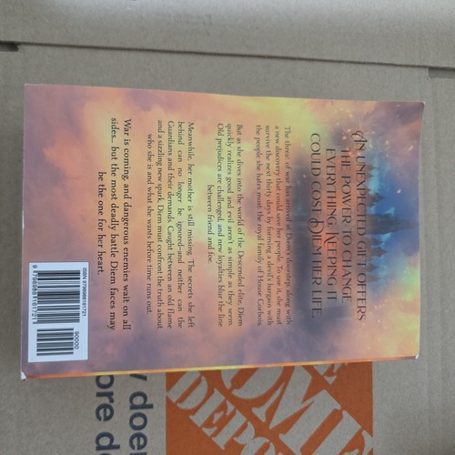 Glow of the Everflame: By Penn Cole The Kindred’s Curse Saga Book 2 PB Good - Picture 2 of 8