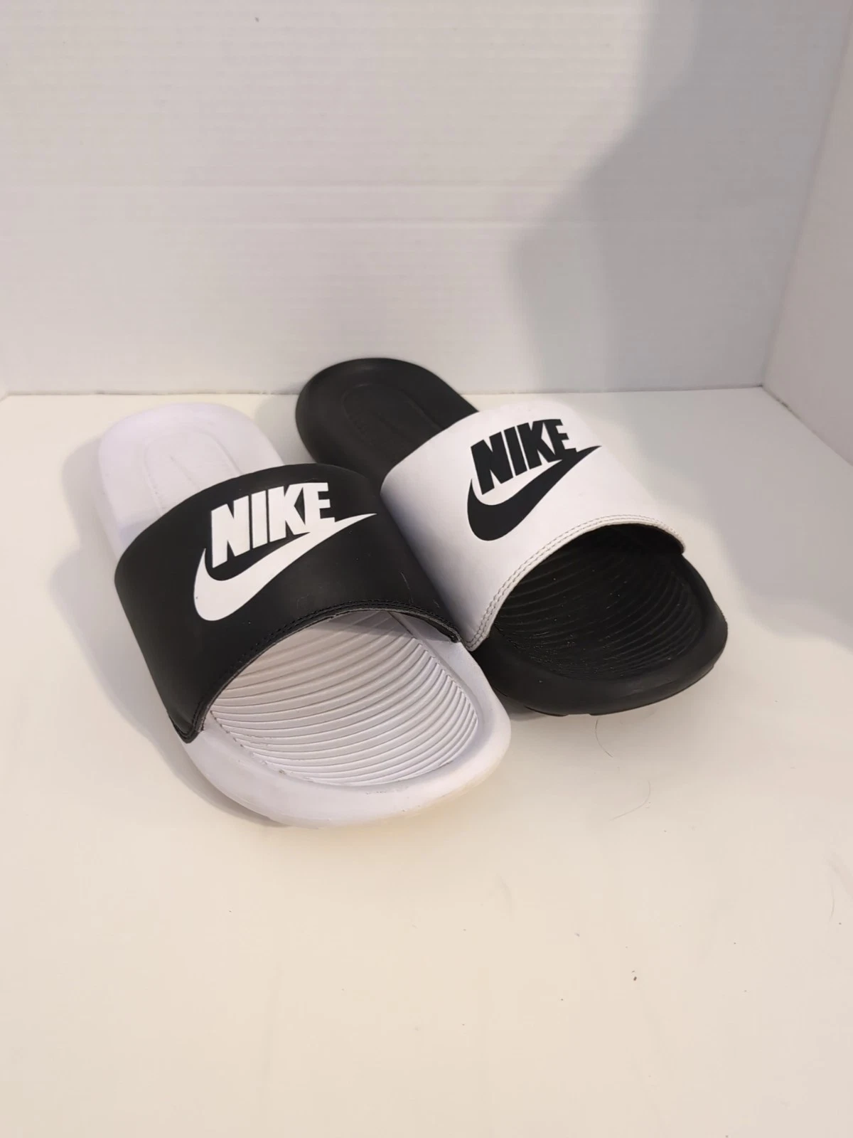 Sandali Nike Victori One Slide donna taglia 10 mix bianco nero DD0234 100