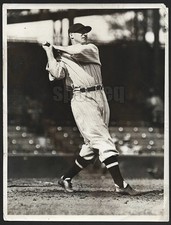 AWESOME! 1933 Senators GOOSE GOSLIN Batting Vintage News Service Type 1 Photo