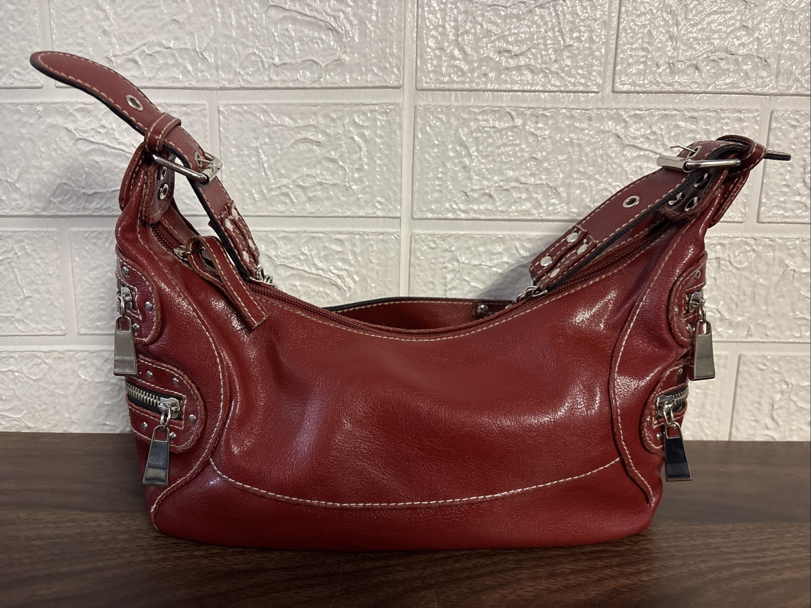 Piccola borsa vintage Express Burgandy pre-amata, ottime condizioni!