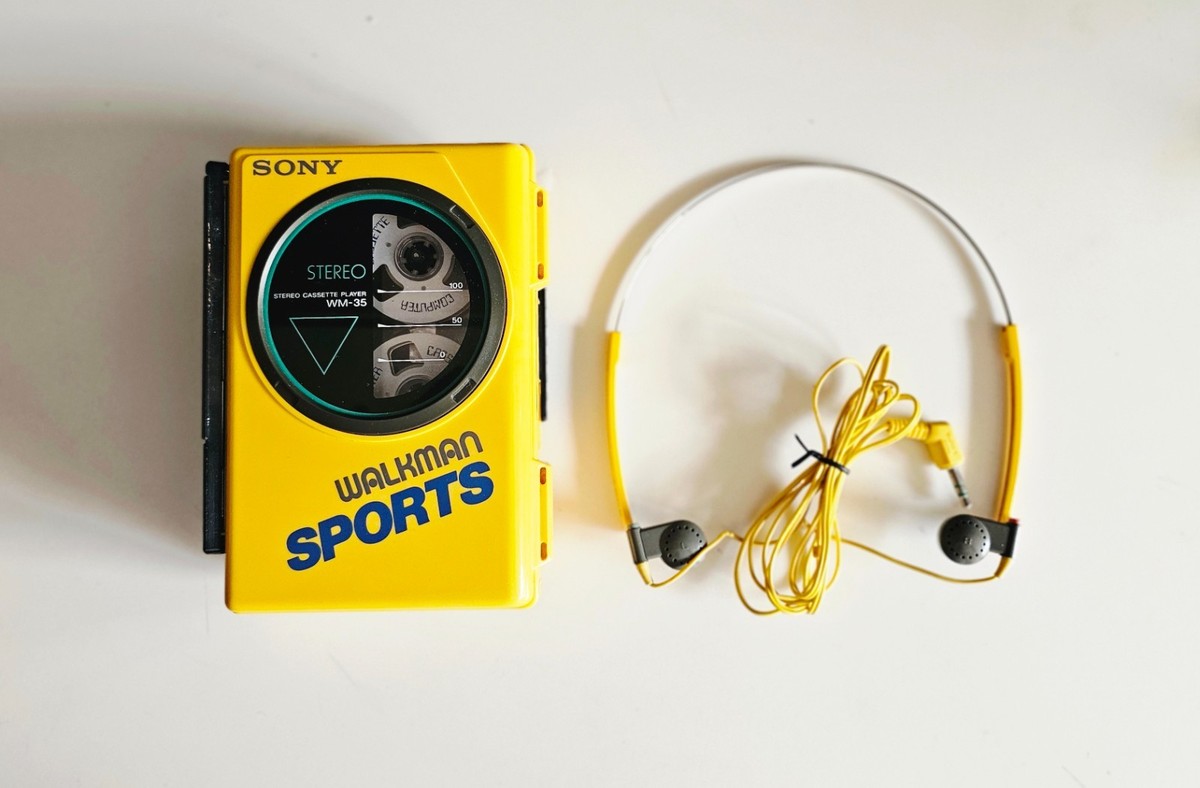 Sony Walkman Sports WM-AF54 mit integriertem Radio in Düsseldorf - Bilk