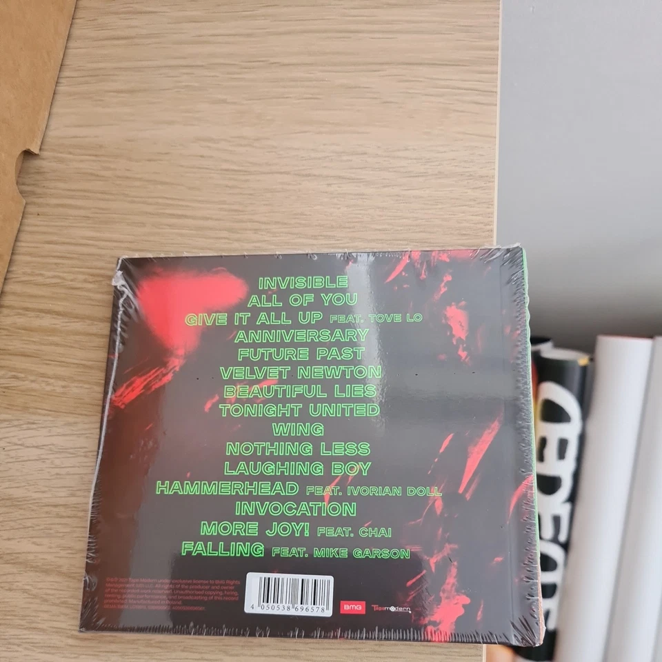 DURAN DURAN FUTURE PAST DELUXE CD HAND SIGNED EDITION NEW & SEALED - Image 2 of 2