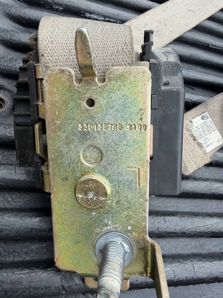 Cinturón de seguridad izquierdo conductor delantero doble cabina Ford F250 F350 99-04 bronceado Foto 3 de 4