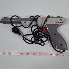 2 Original 1985 Nintendo NES Zapper Duck Hunt Gun NES-005 Orange & Gray