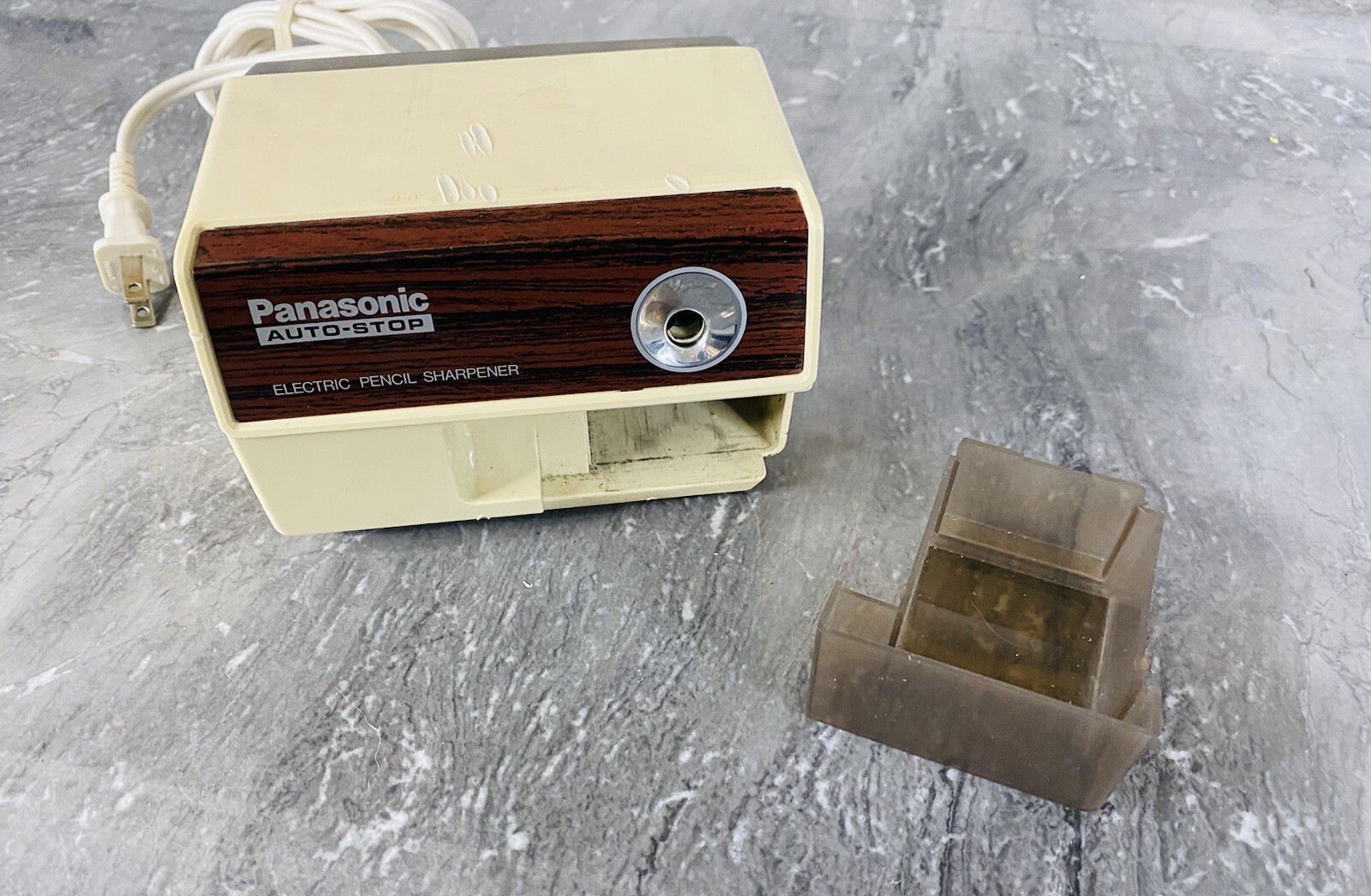 PANASONIC Electric Pencil Sharpener Model KP110 Japan 120V AutoStop