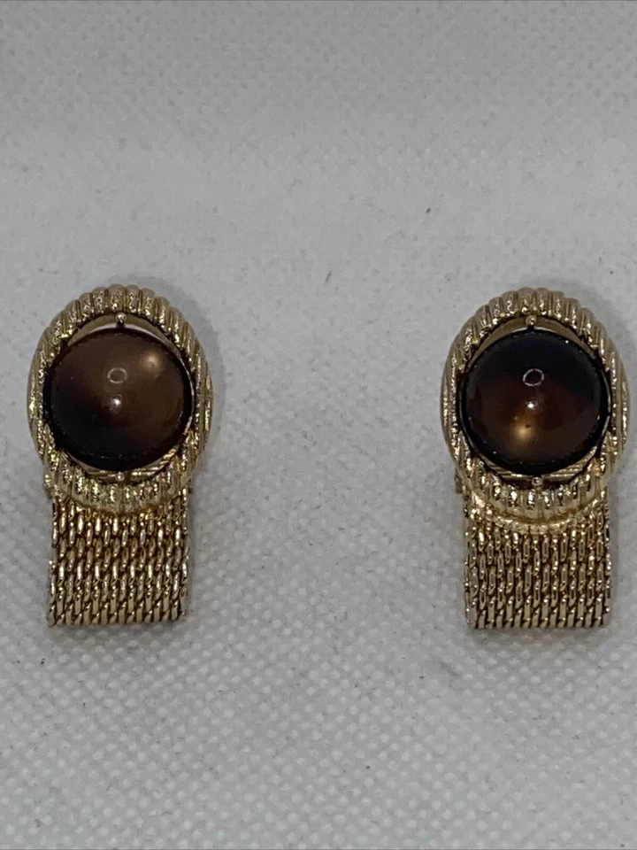 Swank Domed Brown Moonglow Lucite 1960s Mesh Wrap Around Cufflinks And Tie Clip - Image 2 of 4