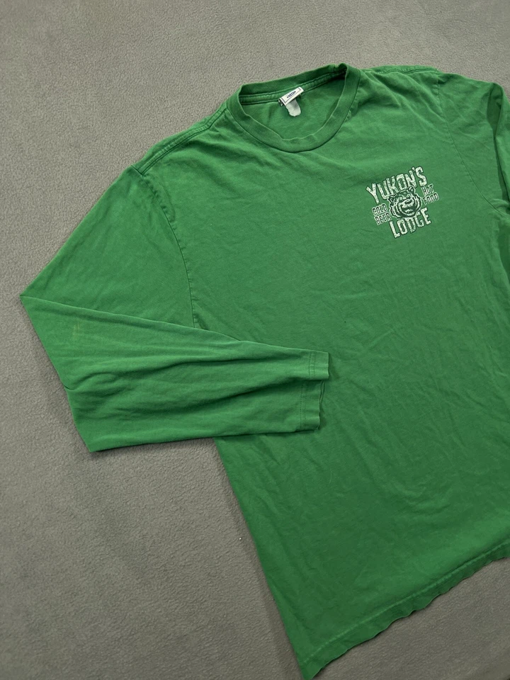 Camiseta masculina Yukons Lodge Old Navy pequena verde tripulação gráfica manga longa - Imagem 4 de 4