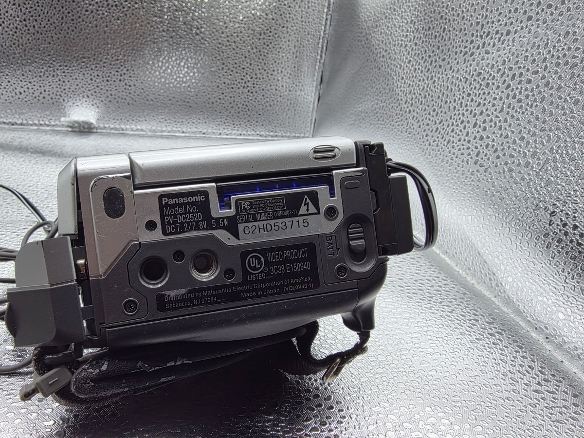 Panasonic PV-DC252D ビデオカメラ本体 Panasonic Palmcorder Mini DV Progressive PhotoShot Camcorder PV