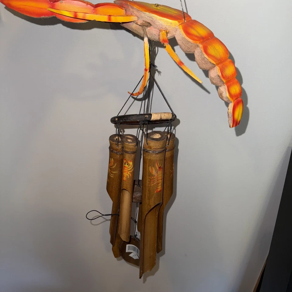 Carillón de viento de langosta de madera de bambú Foto 2 de 4