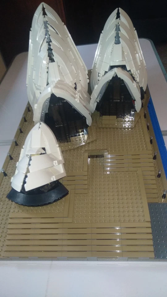 LEGO Creator 10234 Sydney Opera House, foto 4 di 5