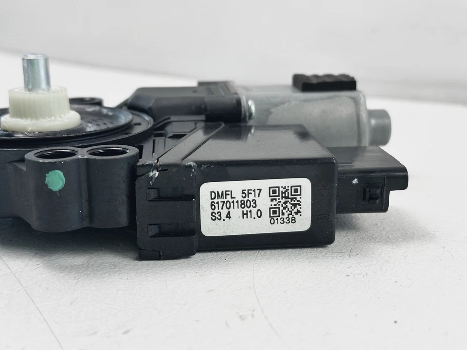 2013-2018 HYUNDAI SANTA FE FRONT LEFT SIDE DOOR WINDOW REGULATOR MOTOR OEM - Image 3 of 4
