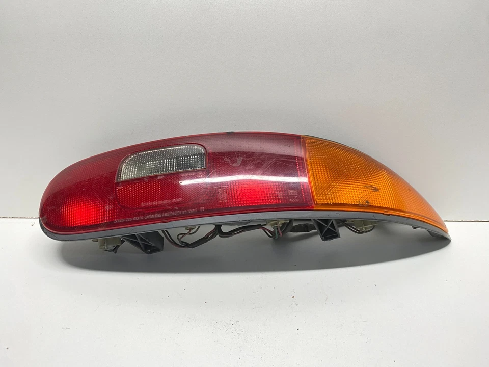 Mazda MX3 1992-1996 montaje de luz trasera derecha del lado del pasajero OEM, 166-58586 Foto 4 de 4