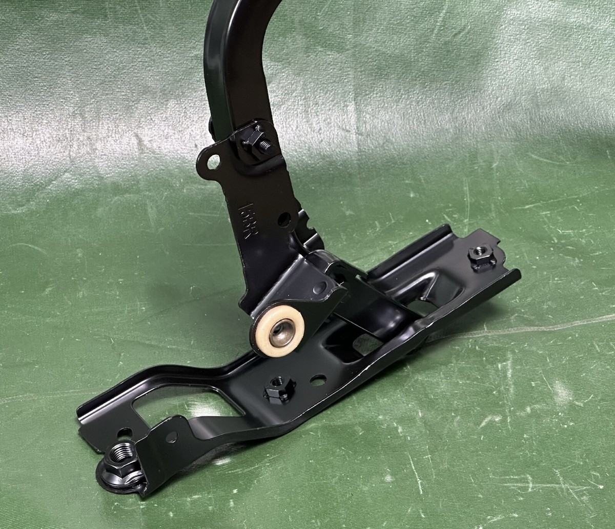 オーダー 64520-06100 OEM Left Rear Deck Lid Hinge for Toyota Camry 2018