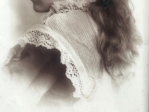 Antique Milk Glass Image 1/4 Plate - Image of Young Girl - Bild 4 von 5