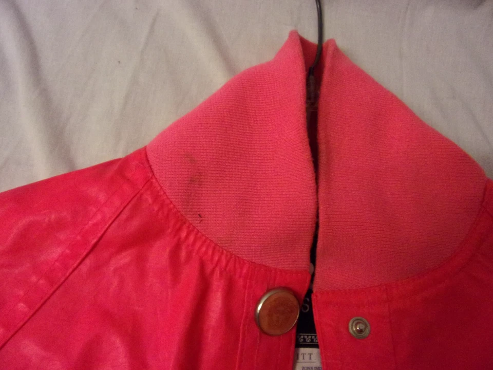 Pantalones de mezclilla Versace de alta costura para mujer/niña talla mediana rosa con botones COMO ESTÁN Foto 3 de 4