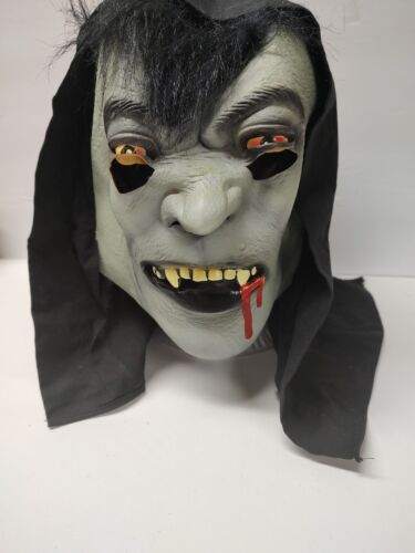 VAMPIRE HOLLOWEEN MASK - image 1