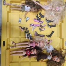 Vintage  Bratz  Doll Lot Of 5 w/ Clothing Shoes Accessories Fashion B29