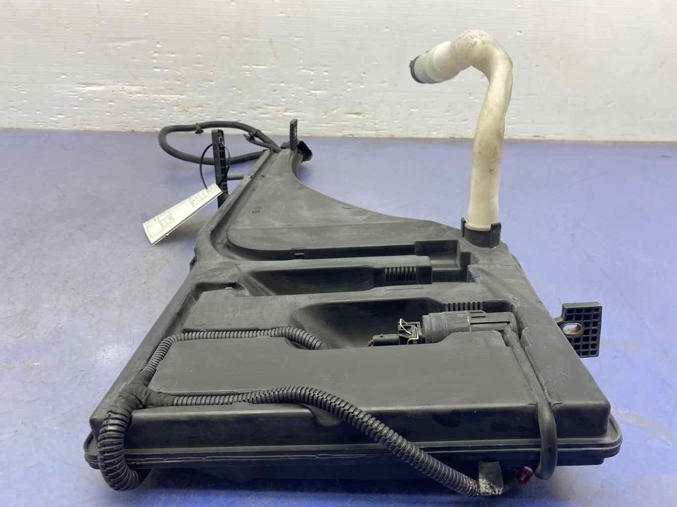 2014 - 2019 MASERATI GHIBLI OEM FRONT WINDSHIELD WASHER RESERVOIR TANK BOTTLE