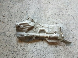 BMW 2er F45 F46 X1 F48 X2 F39 Wärmeschutzblech Lenkgetriebe 6882183