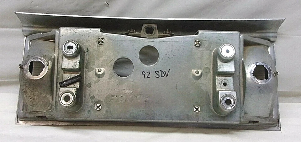 91-93 CADILLAC DEVILLE LUCES DE RESPALDO TRASERAS Y PANEL DE MOLDURA DE MATRÍCULA 16511039 Foto 3 de 4