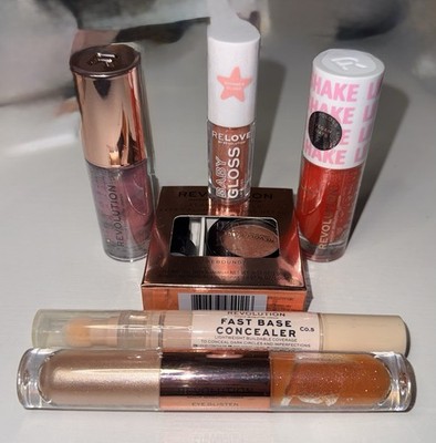 ***REVOLUTION!!!***Revolution Makeup Set