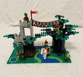 LEGO Castle: Forestmen's Crossing (6071) Complete with Instructions - Forestman