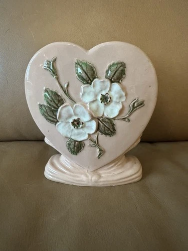 Hull Pottery 1940’s Rosella Pattern Heart Shaped Vase R-8 Dogwood Flower