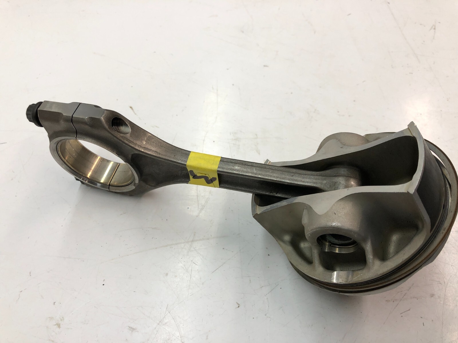 LAMBORGHINI AVENTADOR PISTON HEAD COMPLETE WITH CONNECTING ROD 07M107075J 