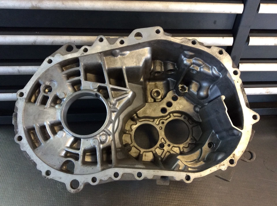 cobalt ss ion redline F35 / MU3 transmission case housing Opel 702064 - Image 3 of 4