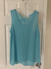 DR2 Womens Top Sz L Pretty shades of Blue Sleeveless V Neck Blouse