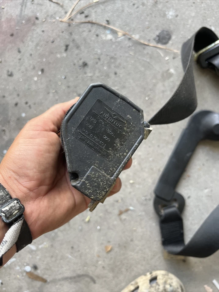 ❤️BMW 🔥E24 L6 M6 633CSI 635CSI Right FRONT SEAT BELT*E-02* - Imagem 3 de 4