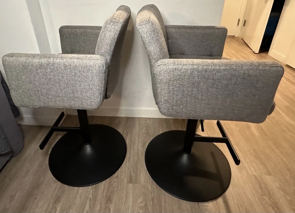 Juego de 2 taburetes de bar ajustables LumiSourceyStout - Gris $300 Foto 3 de 4