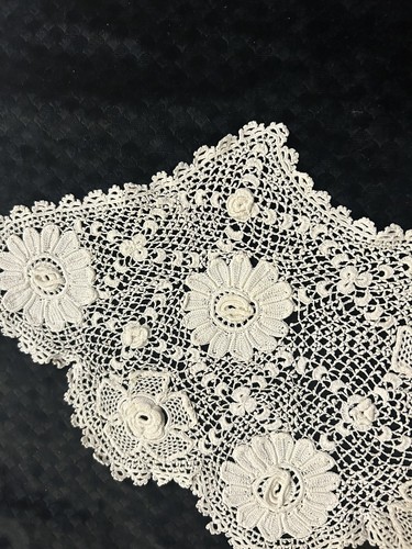 Gorgeous Irish Crochet Collar. - Picture 8 of 9