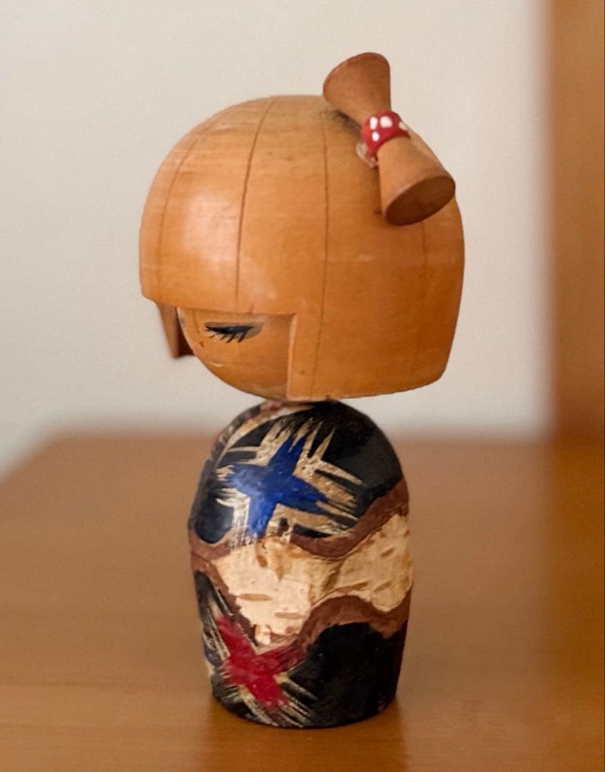 Showa Retro Kokeshi Doll, Handcrafted Wooden Figurine, 13.5cm Size