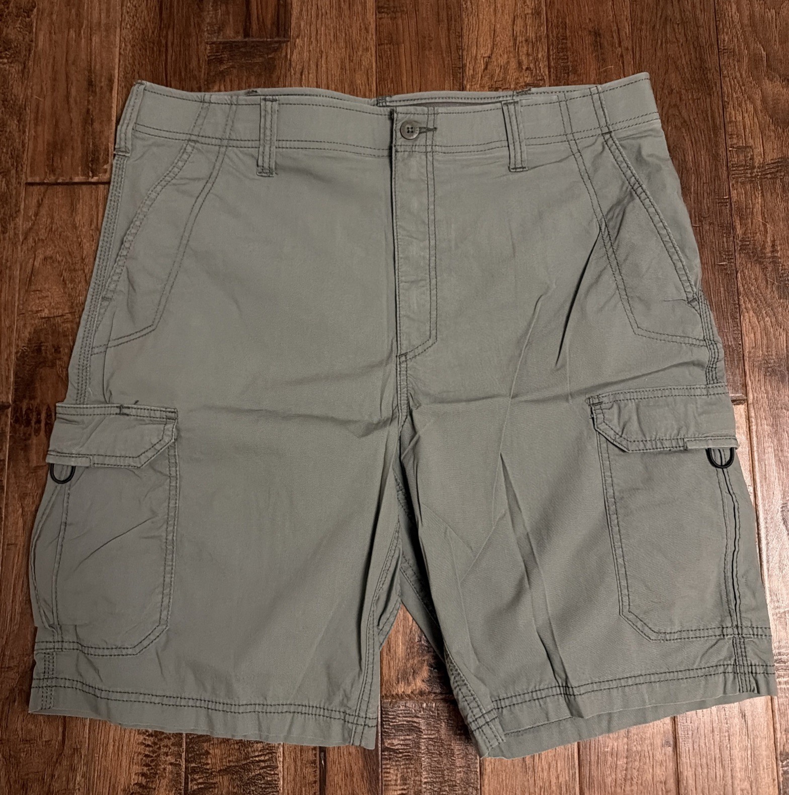 Lee Mens Extreme Motion Cargo Short; Olive Grove, 38