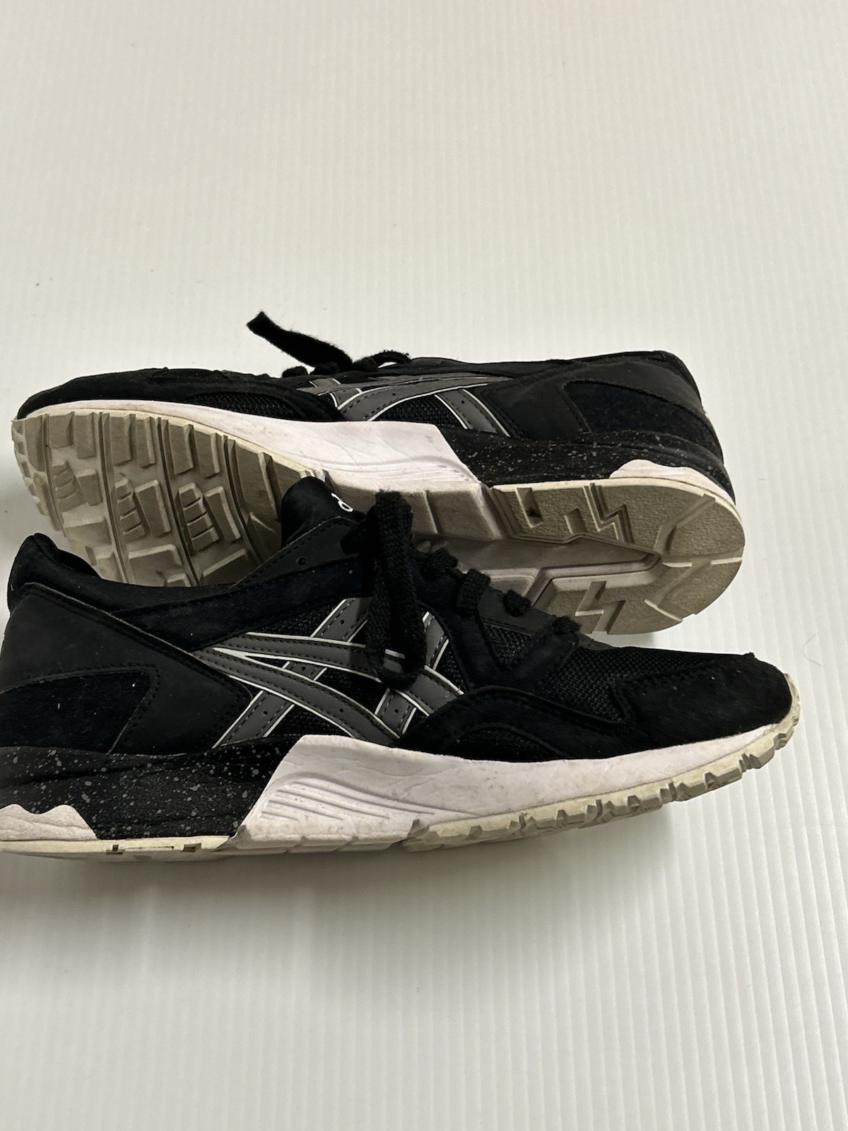 Asics Gel-Lyte V Mens Running Trainers Hn6A4 Sneaker Shoes Size 9.5 Black White thumbnail 5