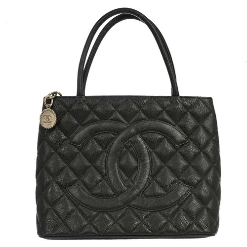 Best08/ Chanel Black Calfskin Medallion Tote Handbag KQ01653