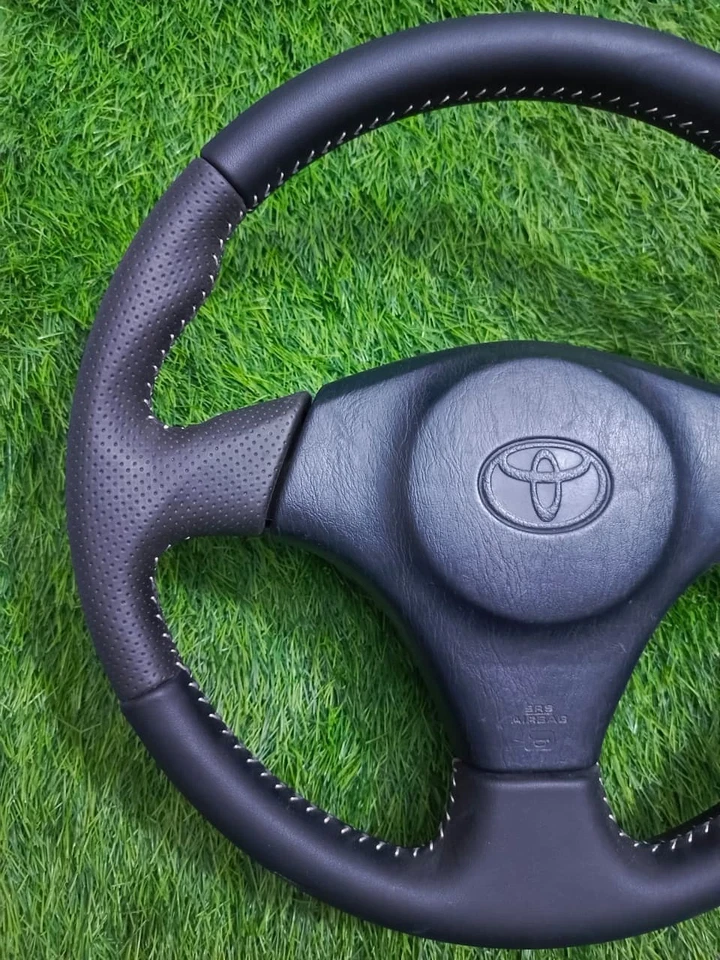 Volante Toyota Supra MK4 JZA80 BZ Touring, AE111 GT puntada blanca OEM Foto 2 de 4