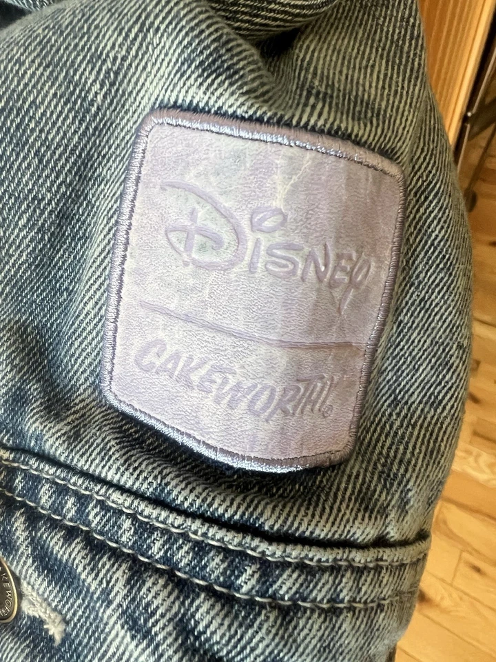 Chaqueta vaquera de mezclilla La Sirenita Cakeworthy 2025 de los parques de Disney talla 2XL Foto 2 de 4