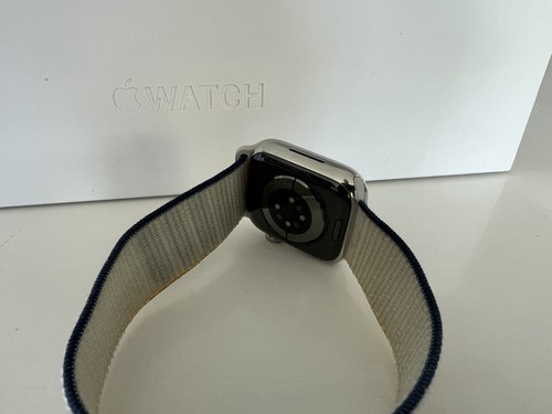 Apple Watch Series 7 41mm z tekstylną bransoletką - stal nierdzewna GPS + Cellular - Zdjęcie 4 z 4